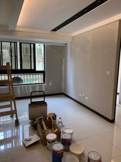 新北三重天花板，牆面刷漆