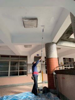 三重區集美國小走廊上面牆面刷新