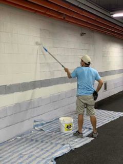 台北地下停車場刷漆