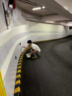 台北停車場刷漆